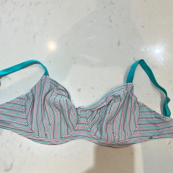 Bathing suit top. - Picture 1 of 1